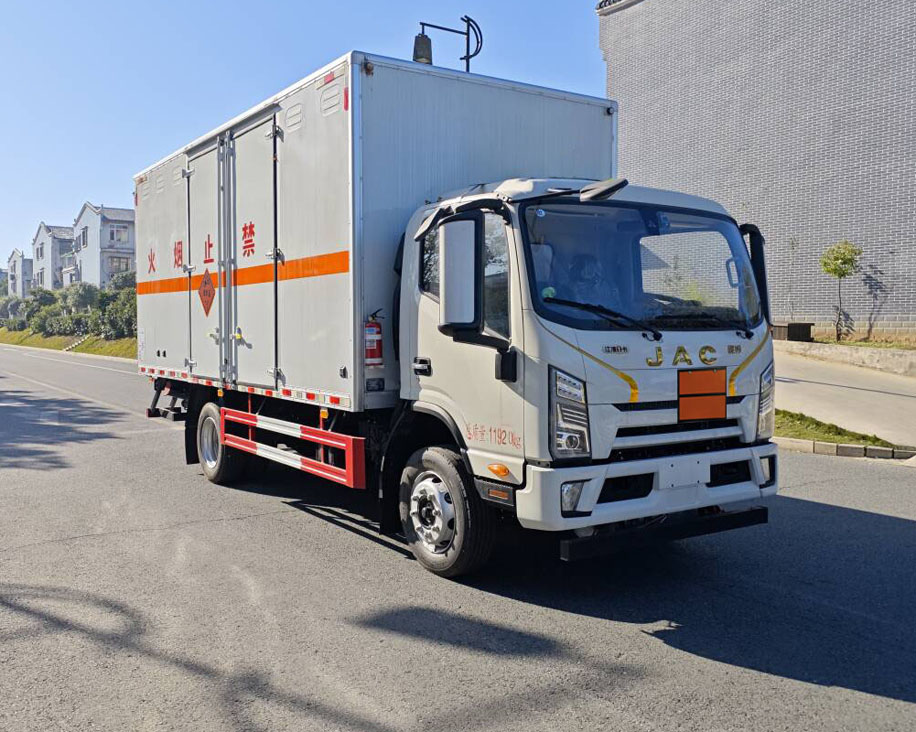 程力威牌CLW5123XQYCDP爆破器材运输车