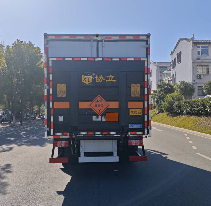 程力威牌CLW5123XQYCDP爆破器材运输车公告图片