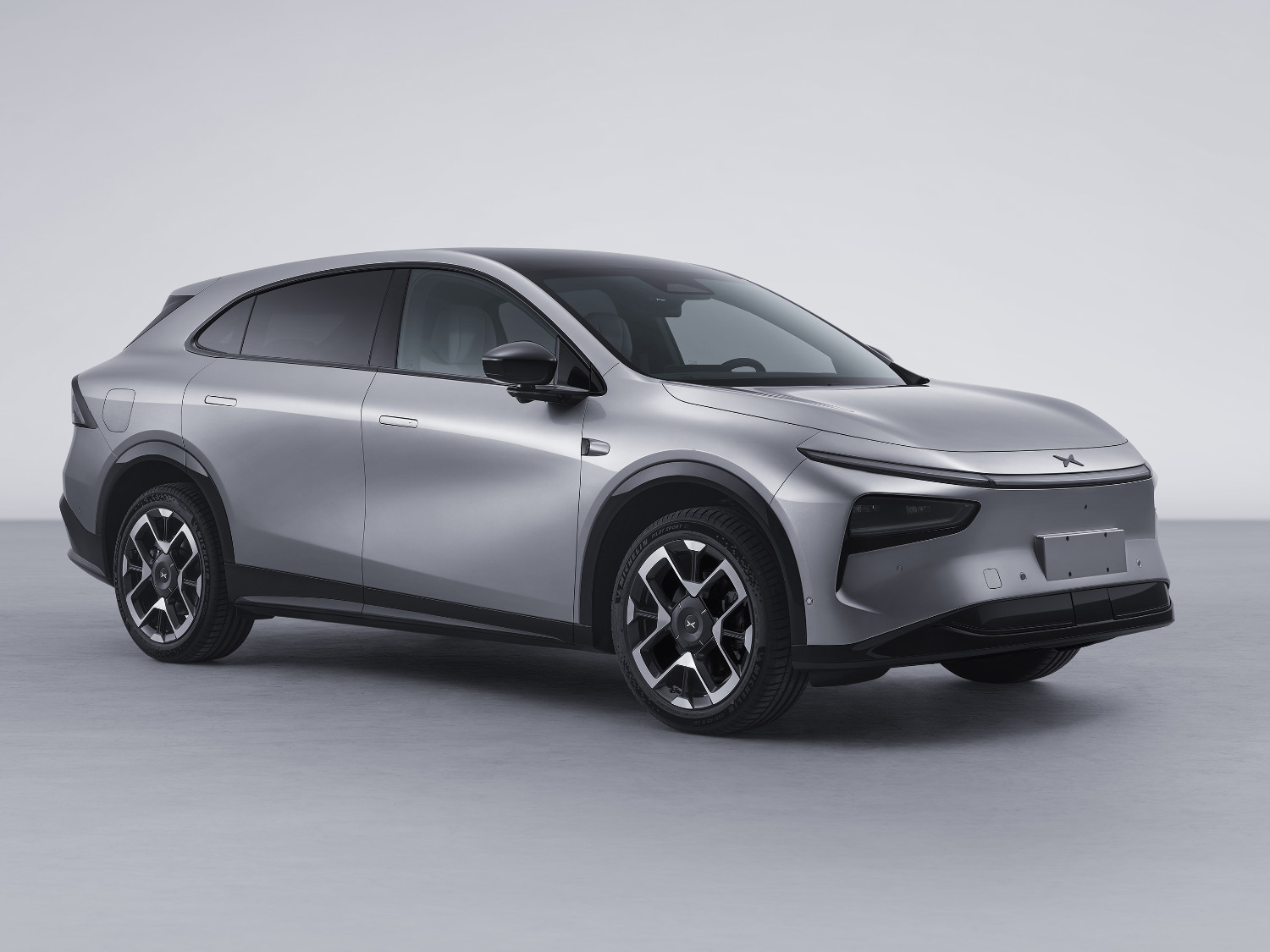 小鹏牌4.9米5座纯电动多用途乘用车(NHQ6490BEVMA)