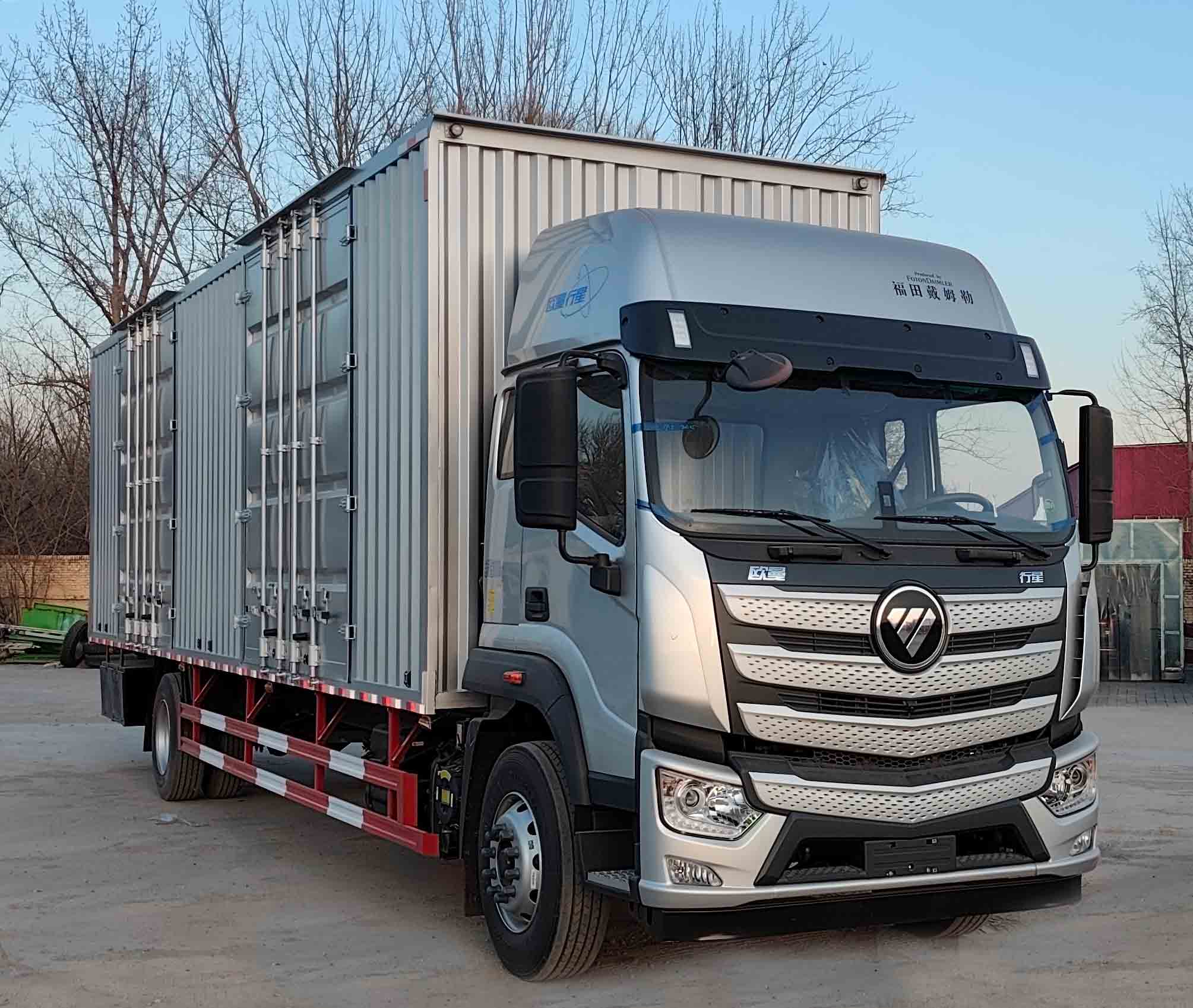 BJ5181XXYY6AAM-01 欧曼牌厢式运输车图片