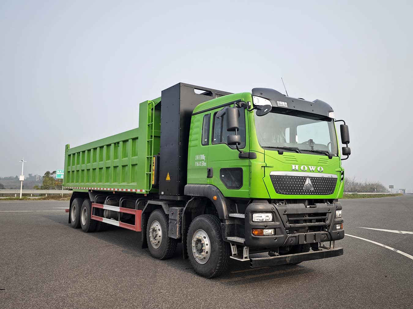 豪沃牌 666马力 换电式纯电动自卸汽车(ZZ3317Y526GZ1SBEV6A)
