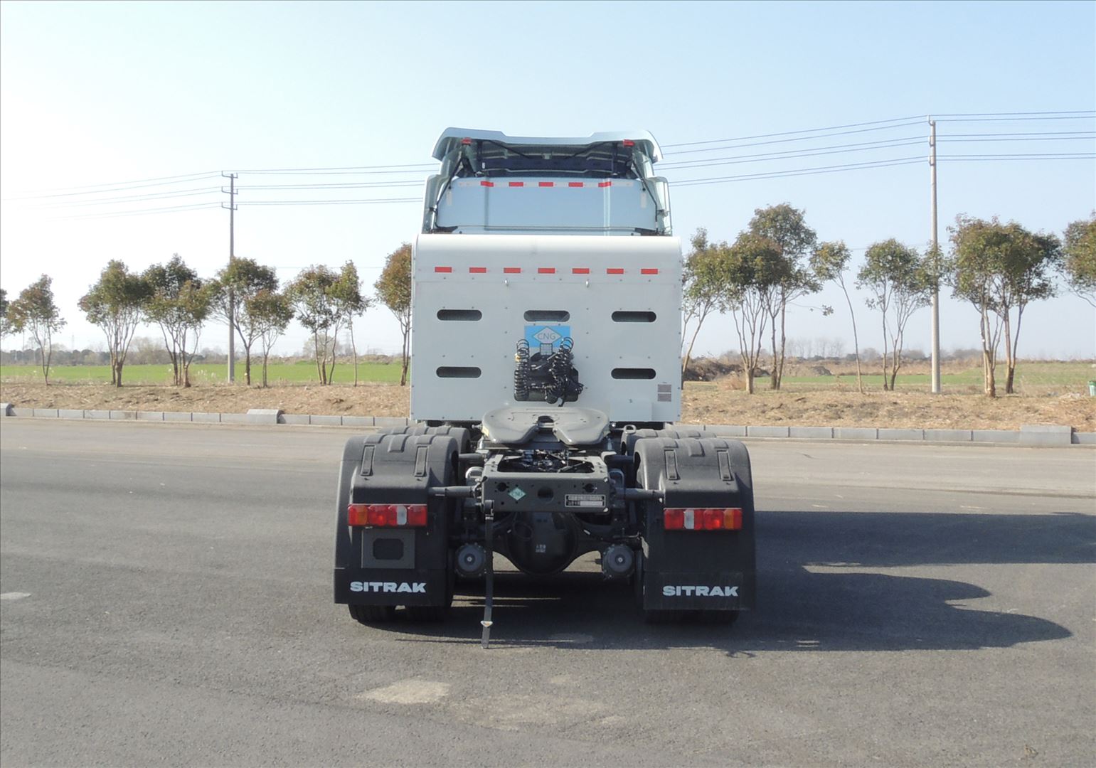 ZZ4256Y384HF1CB 汕德卡牌630马力后双桥,后八轮CNG国六牵引汽车图片