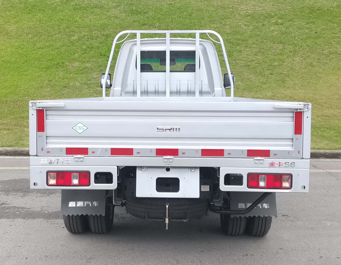 JKC1034D6X3CNG 鑫源牌112马力单桥CNG3.7米国六载货汽车图片