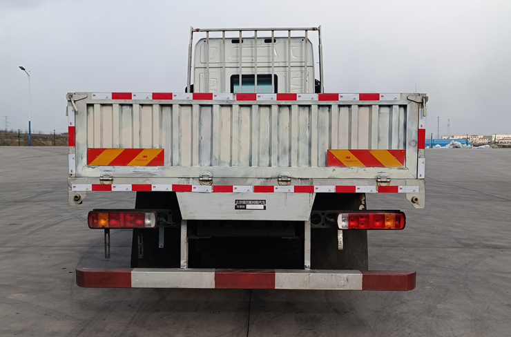 BJ1181Y6AAM-01 欧曼牌350马力单桥柴油6.8米国六载货汽车图片