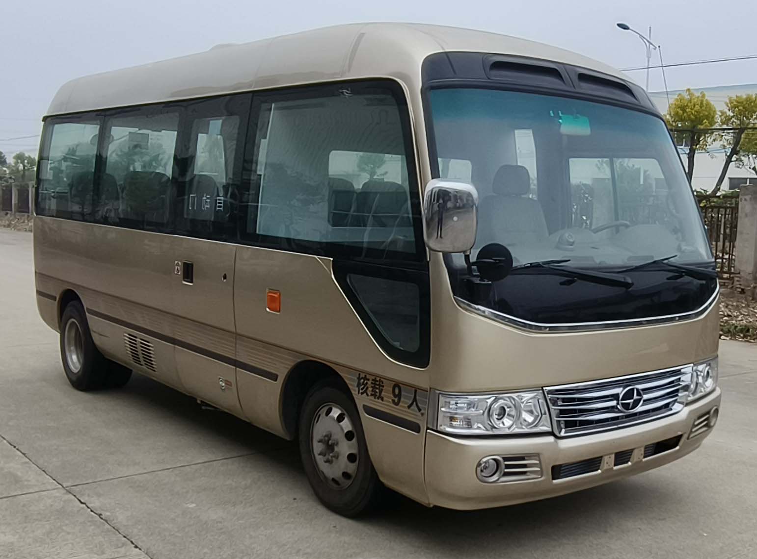 HKL5043XSWD6型商务车图片