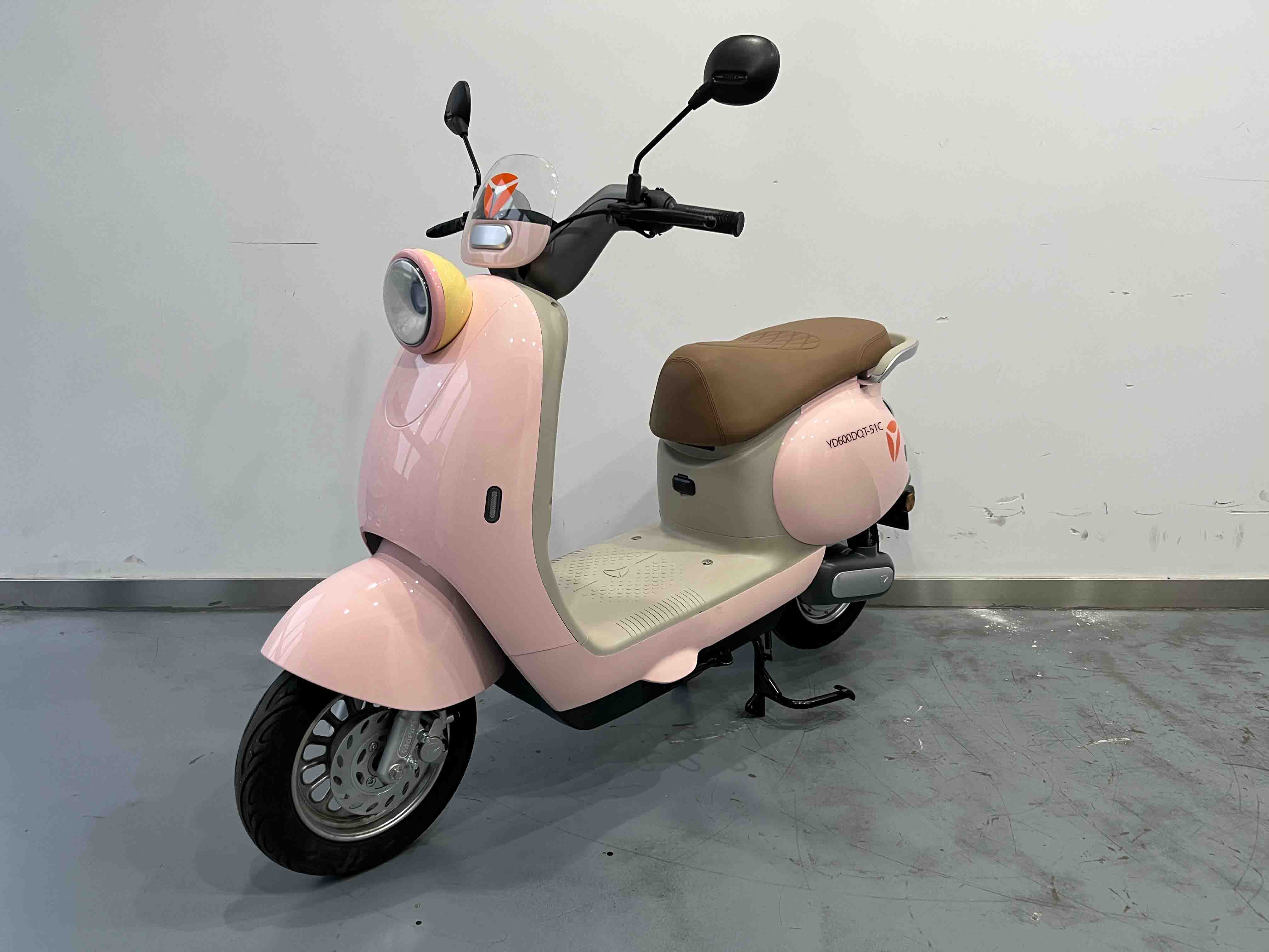 YD600DQT-51C 雅迪牌纯电动前盘式后盘式/鼓式电动两轮轻便摩托车图片