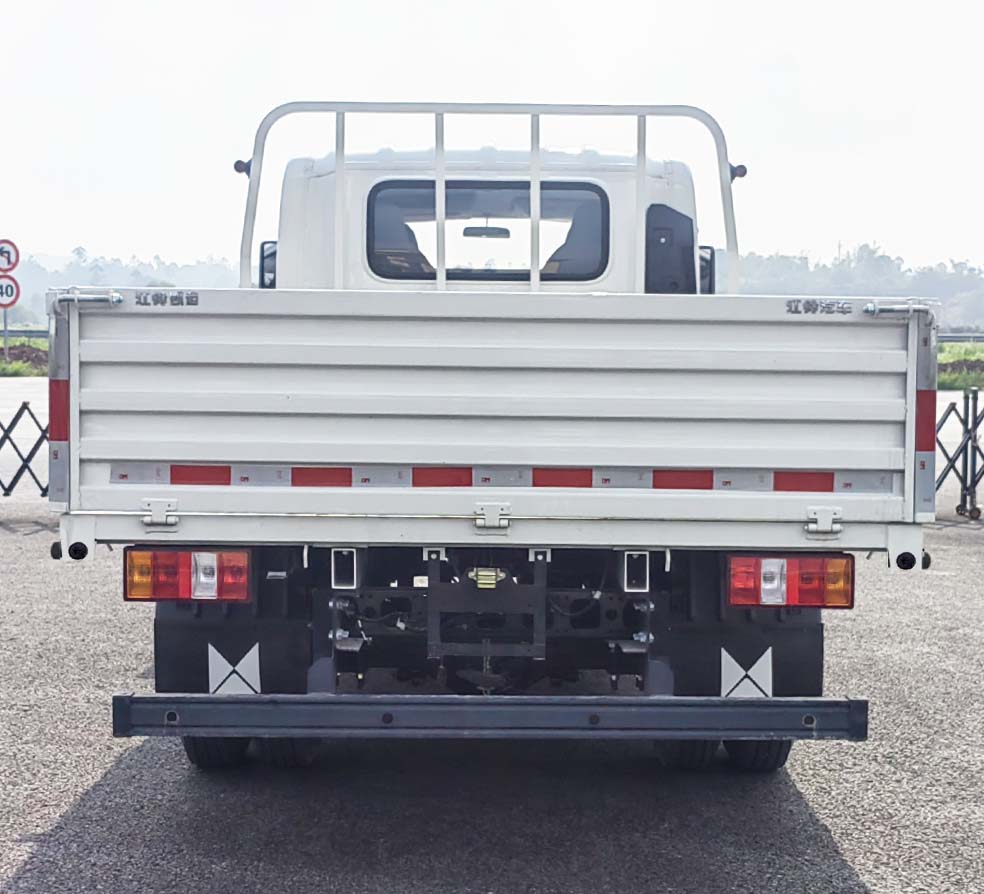 JX1044TSGD26 江铃牌174马力单桥柴油3.2米国六载货汽车图片