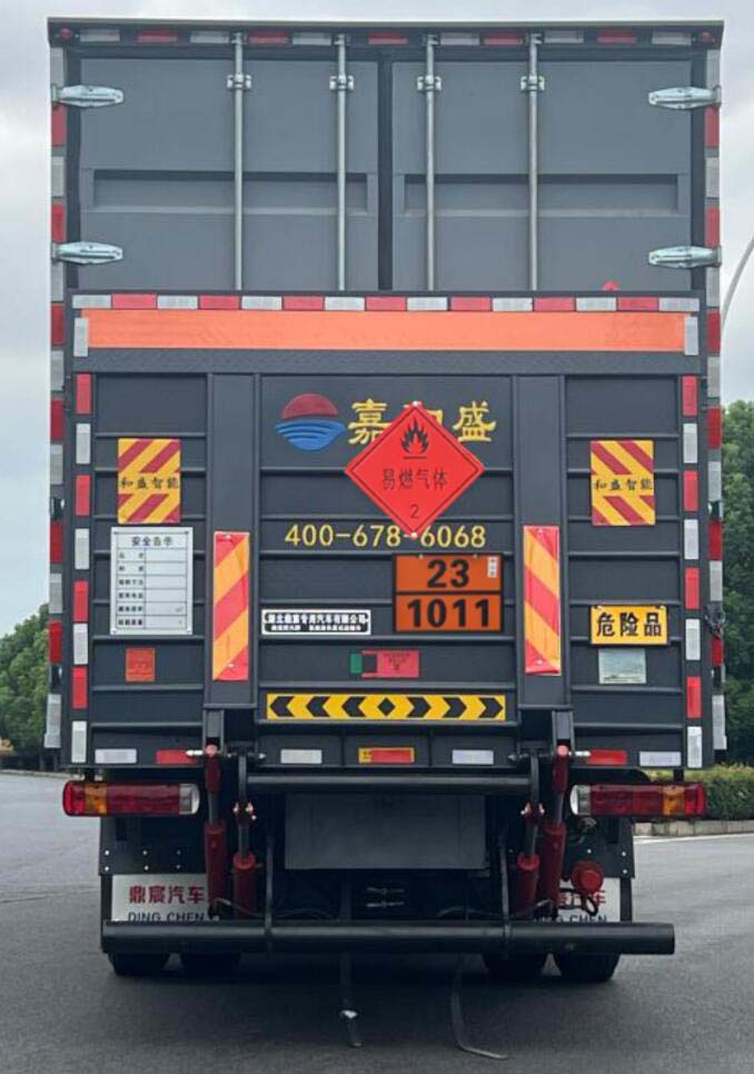 鼎宸腾兴牌DCZ5267XRQZ6易燃气体厢式运输车公告图片