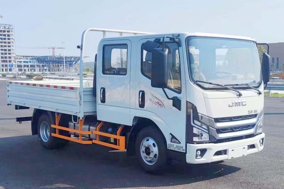 JX1040TSGD26 江铃牌136马力单桥柴油3.2米国六载货汽车图片