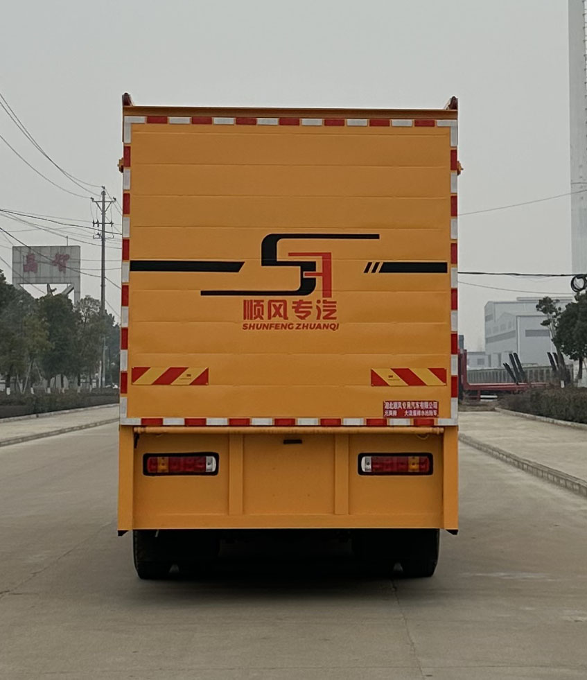 大流量排水抢险车图片