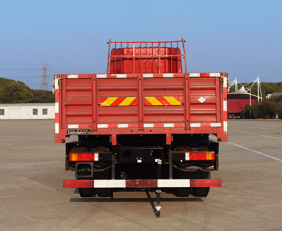 DFV1318GP6C 东风牌540马力前四后八CNG9.6米国六载货汽车图片