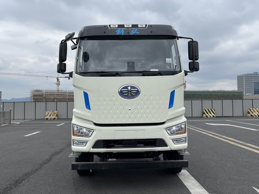 CA4180P66BEVA1 解放牌571马力单桥纯电动纯电动半挂牵引车图片