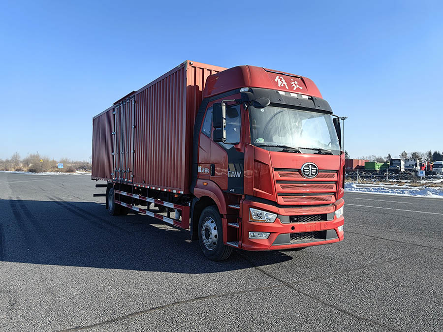 解放牌CA5181XXYP66K1L5E6廂式貨車(chē)公告圖片