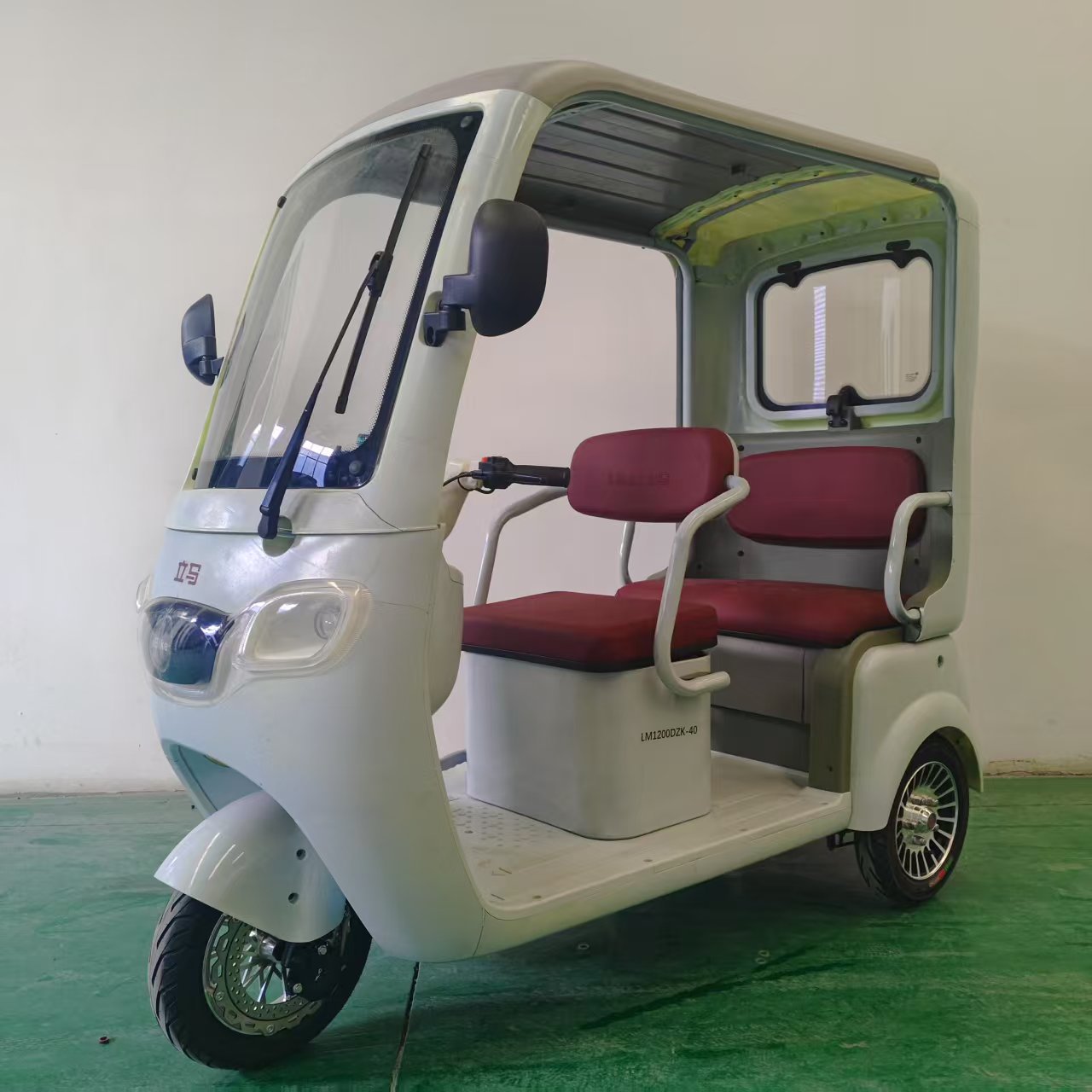 电动正三轮摩托车