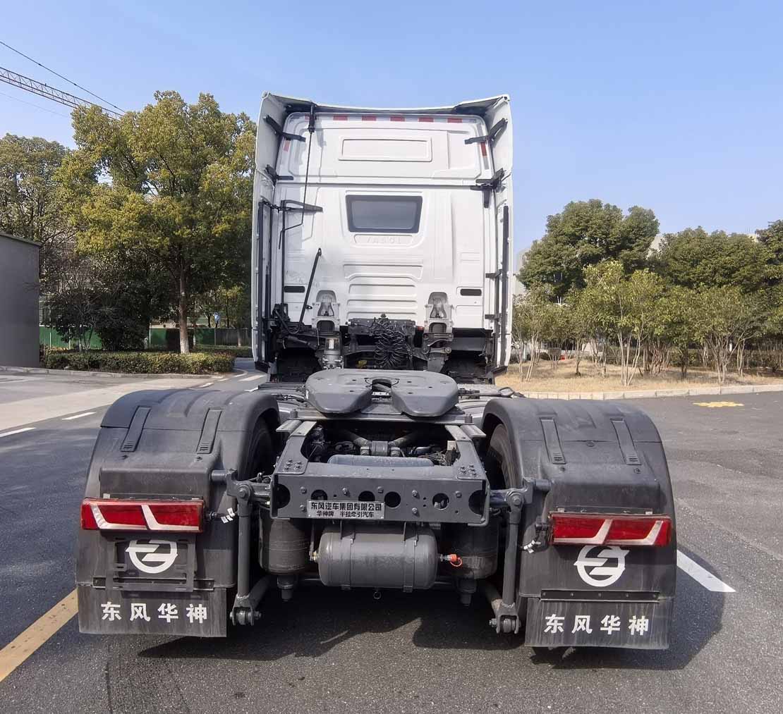 DFD4188GL6D 华神牌581马力单桥柴油国六半挂牵引汽车图片