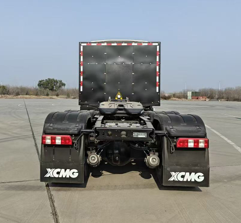 XGA4257BEVWC2 徐工牌707马力后双桥,后八轮纯电动纯电动半挂牵引车图片