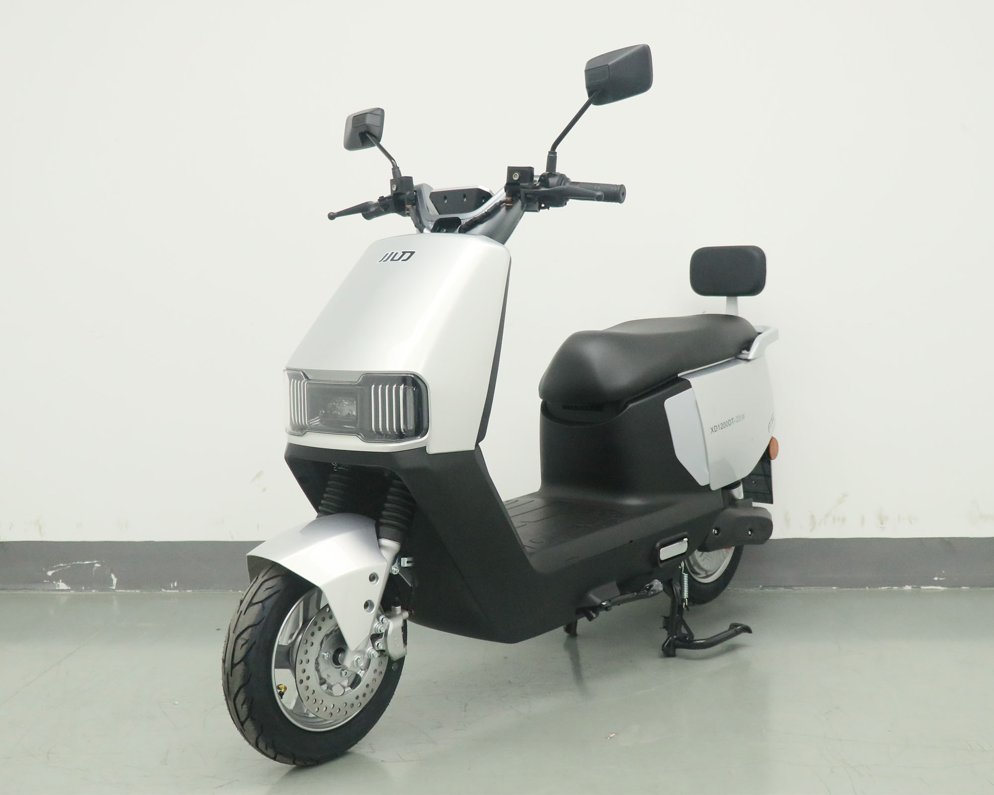 电动两轮摩托车