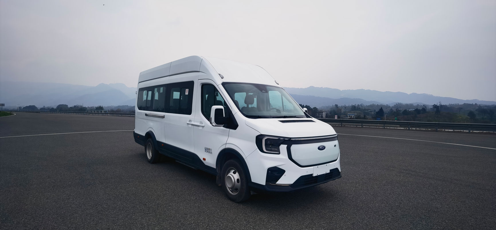 江铃全顺牌6.7米10座纯电动客车(JX6676TY-N6BEV)