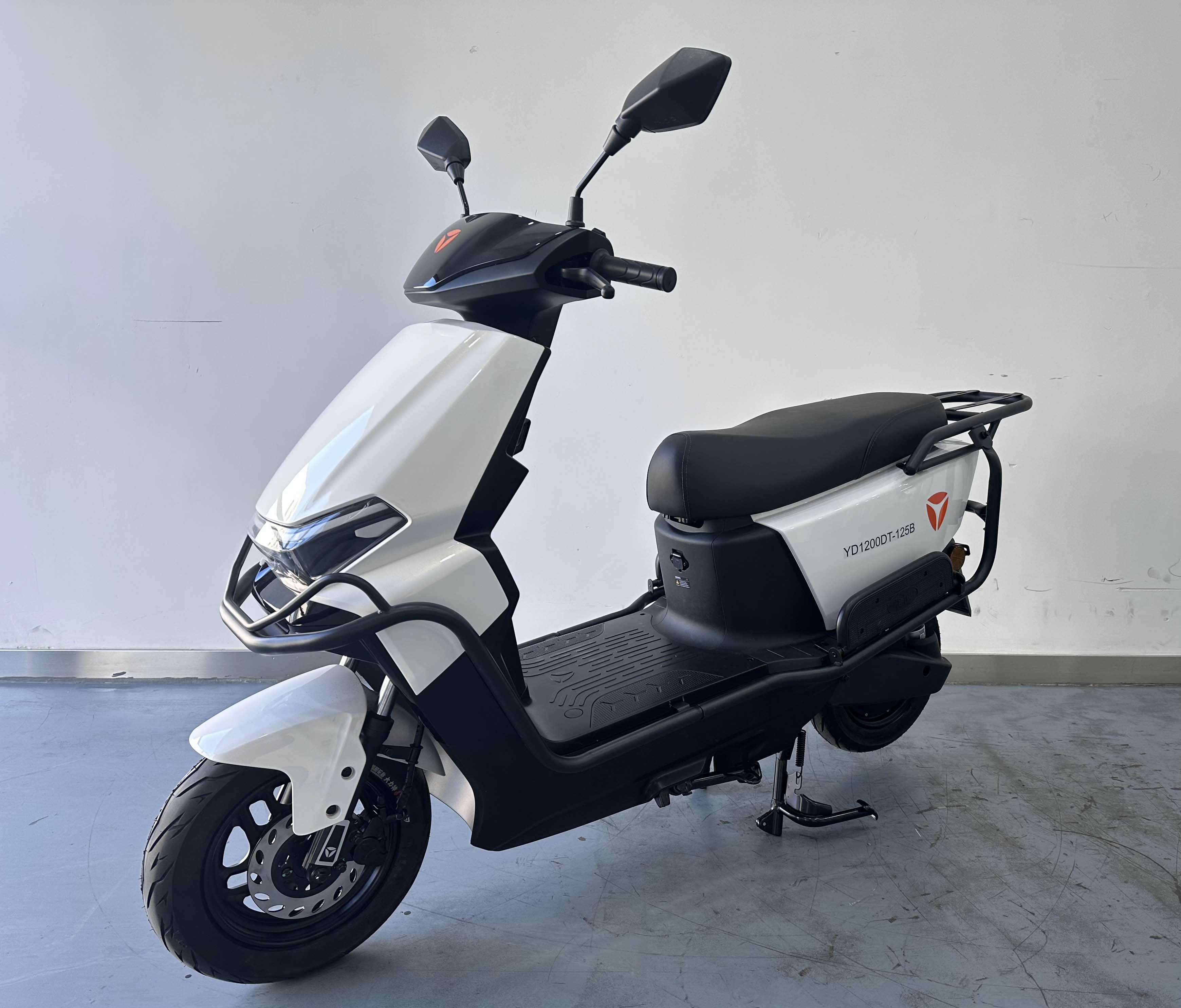 YD1200DT-125B 雅迪牌纯电动前盘式后鼓式电动两轮摩托车图片