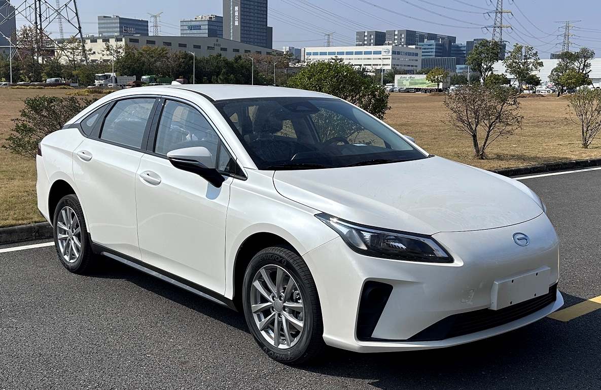 埃安牌AHC7001BEVA2C型换电式纯电动轿车