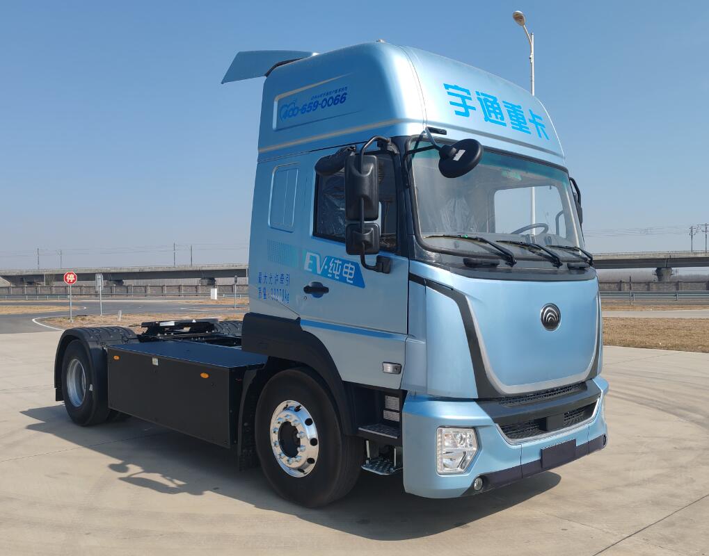 宇通牌 680马力 纯电动半挂牵引车(ZKH4182P1BEV5)