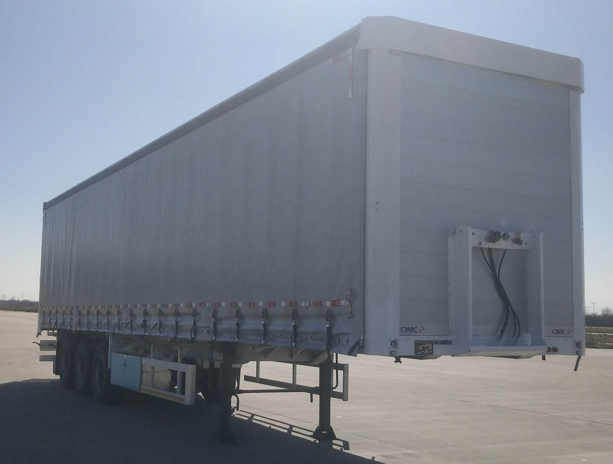 中集牌13.8米27吨3轴厢式运输半挂车(ZJV9340XXYTH)