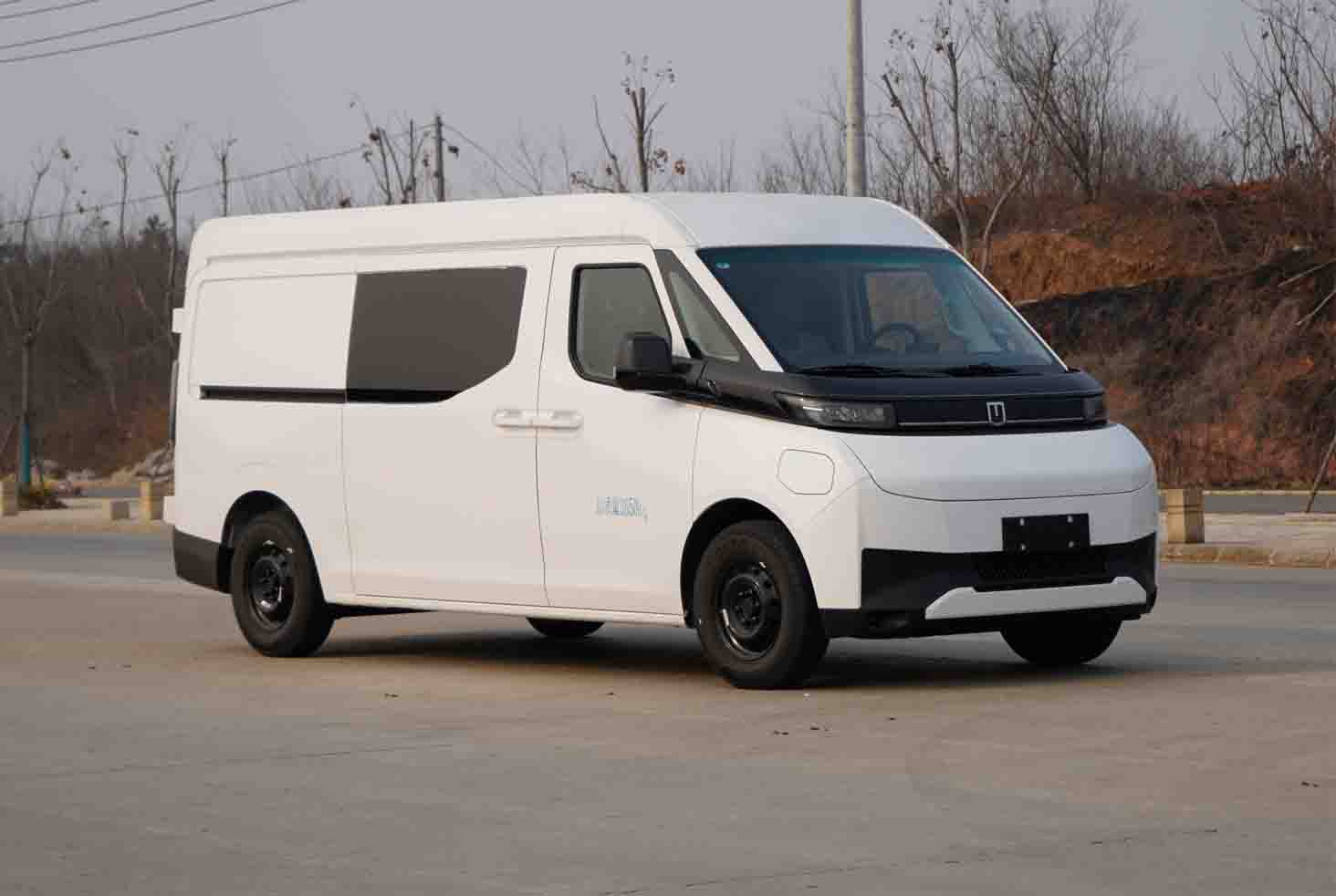 KLF5040TSYBEV型纯电动宿营车图片