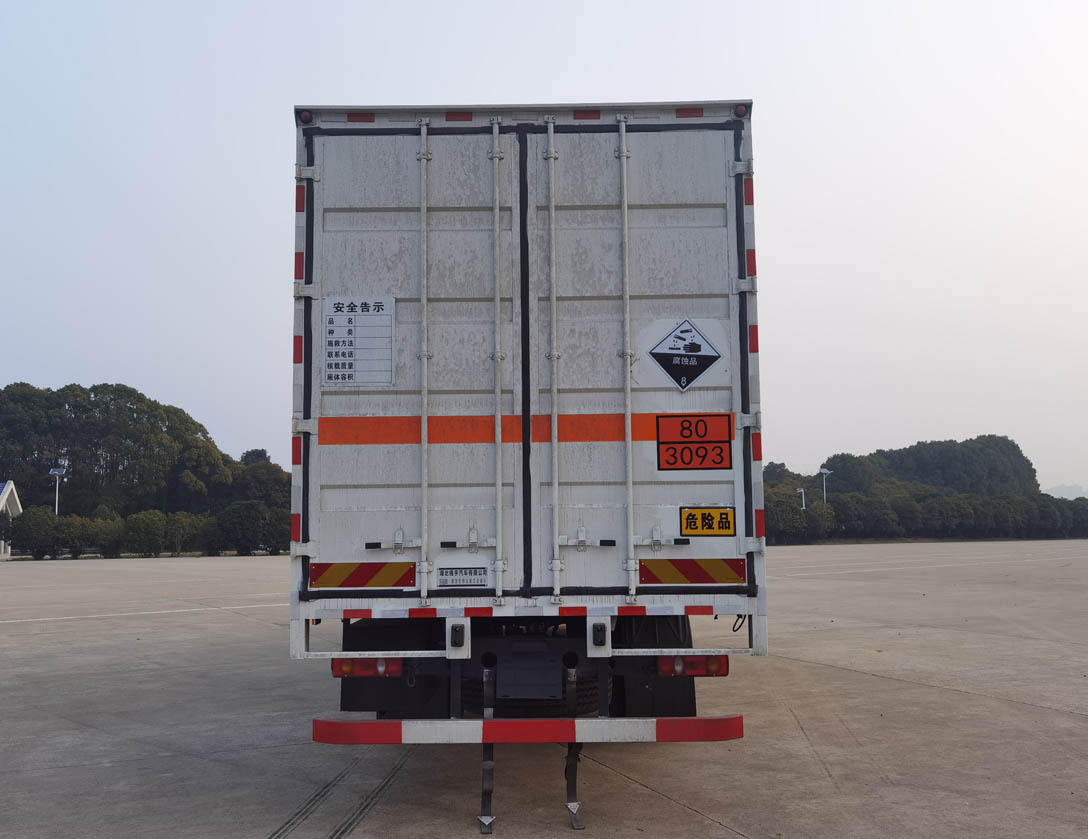 东驹牌LDW5263XFW6D腐蚀性物品厢式运输车公告图片