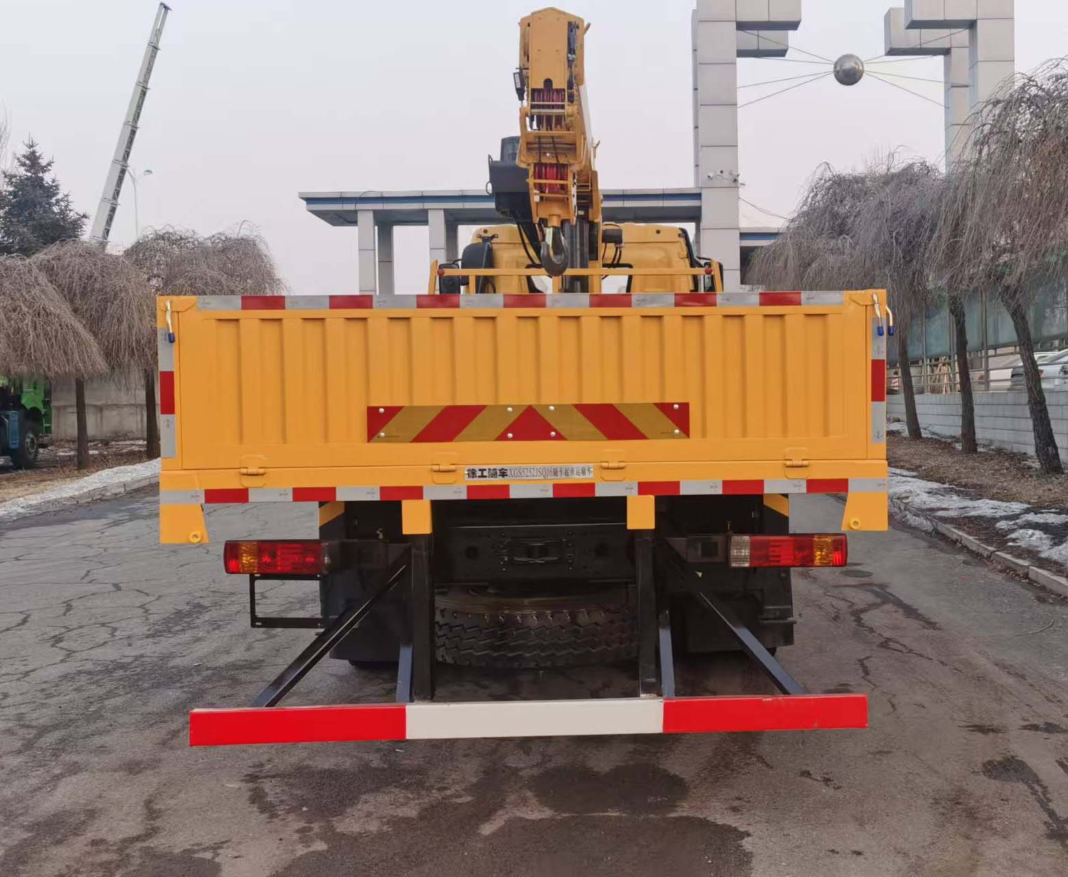 徐工牌XGS5252JSQJ6随车起重运输车公告图片