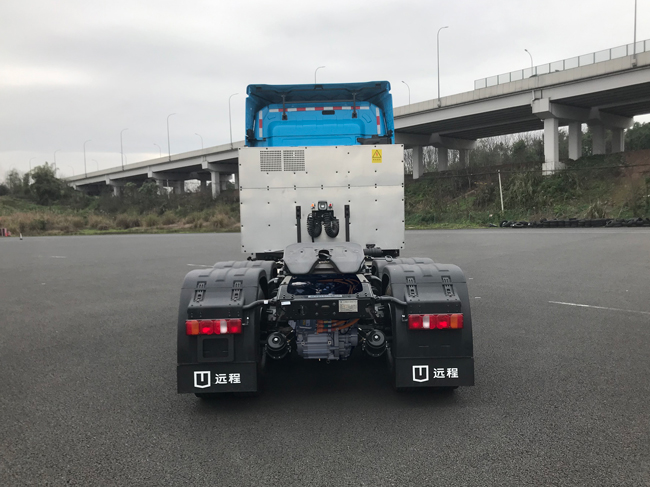 HN4250MX26C9SHEVY 远程牌351马力后双桥,后八轮甲醇/电混合动力国六甲醇插电式增程混合动力半挂牵引车图片