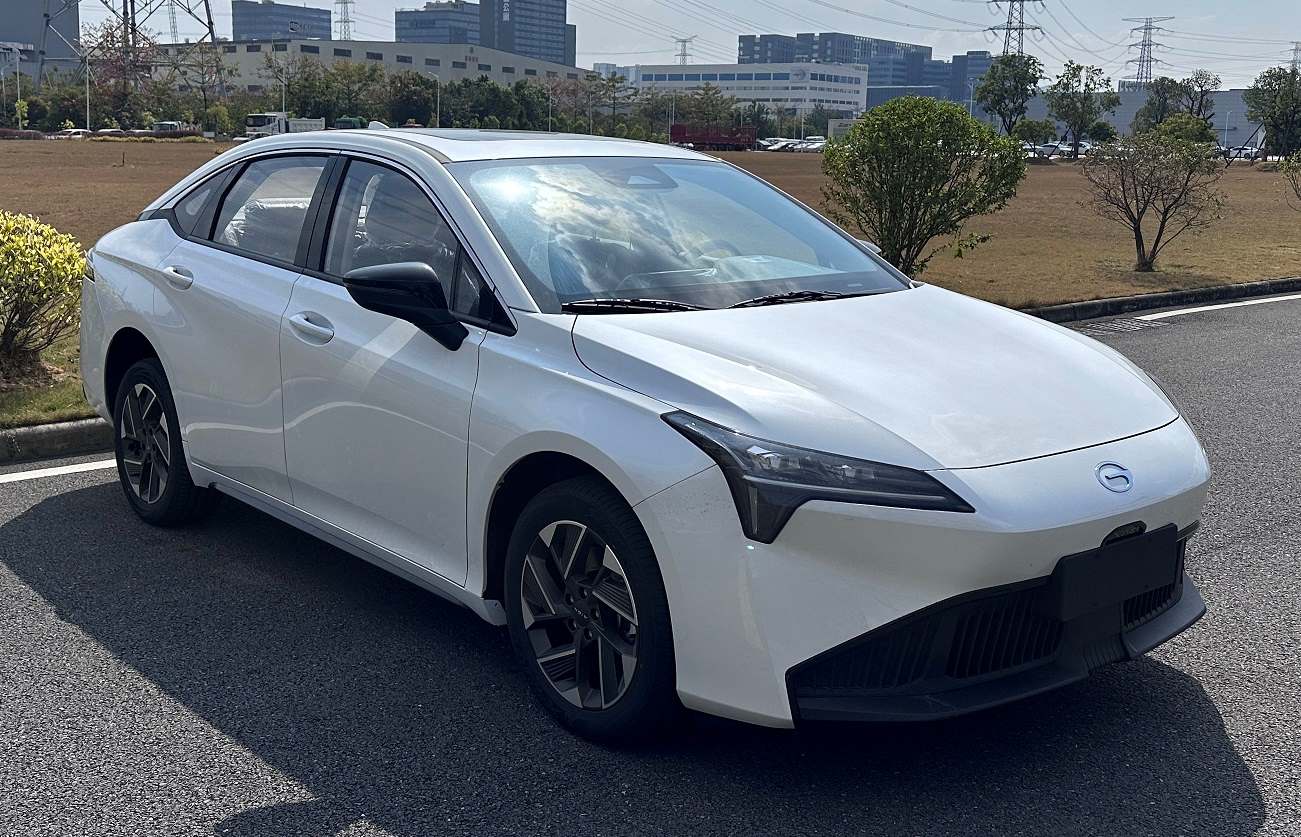 埃安牌AHC7001BEVA2F型纯电动轿车