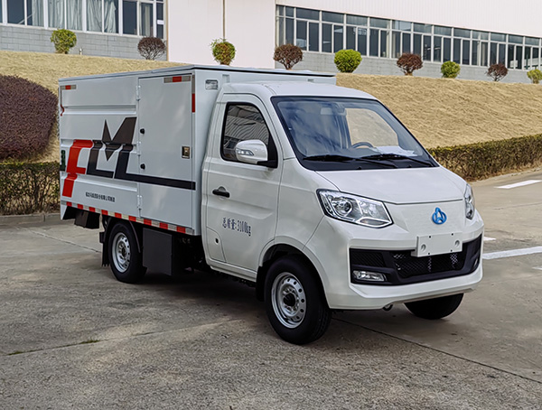 FLM5031XTYCCBEV型纯电动密闭式桶装垃圾车图片