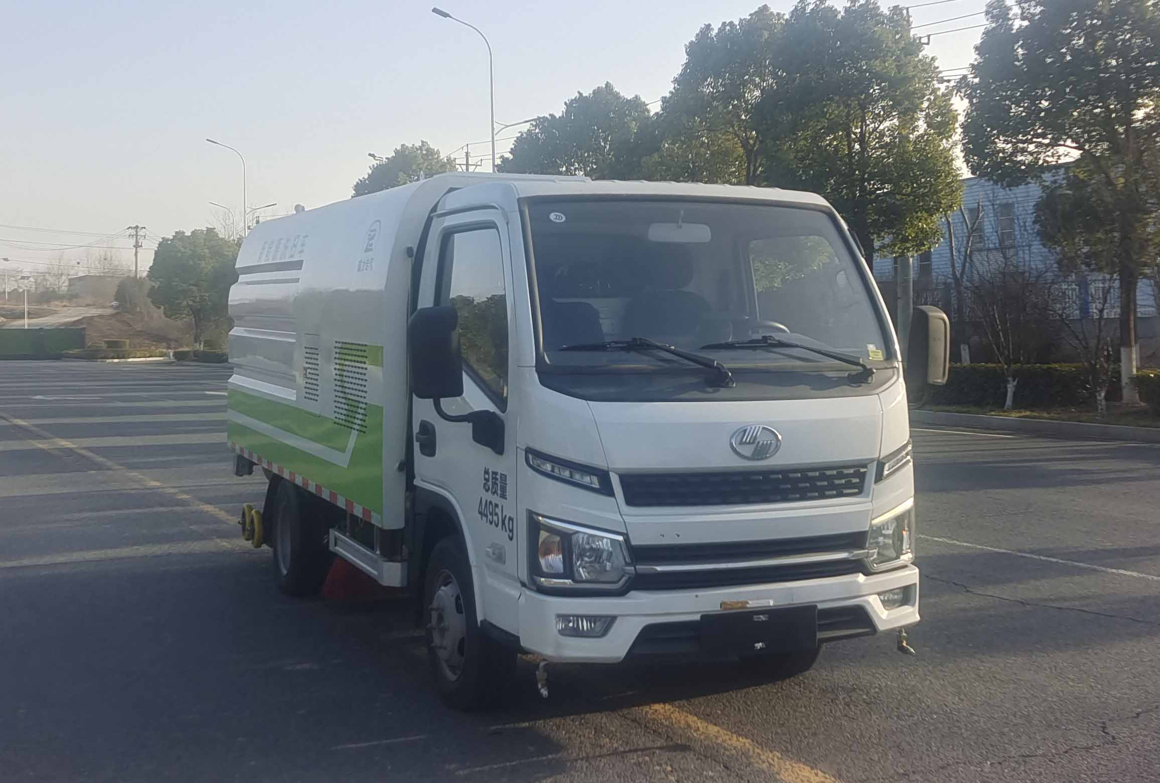 瑞力星牌RLQ5040TXSBEV纯电动洗扫车
