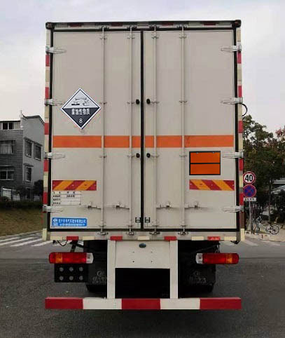 程力威牌CLW5261XFWCDP腐蚀性物品厢式运输车公告图片