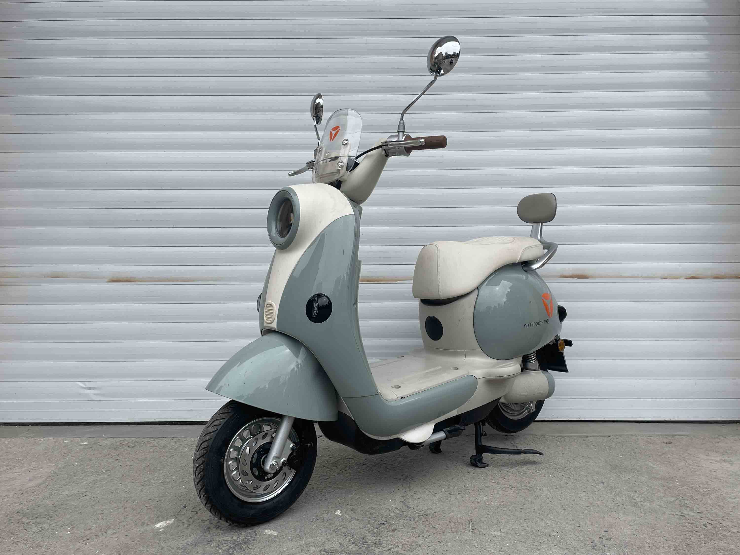电动两轮摩托车