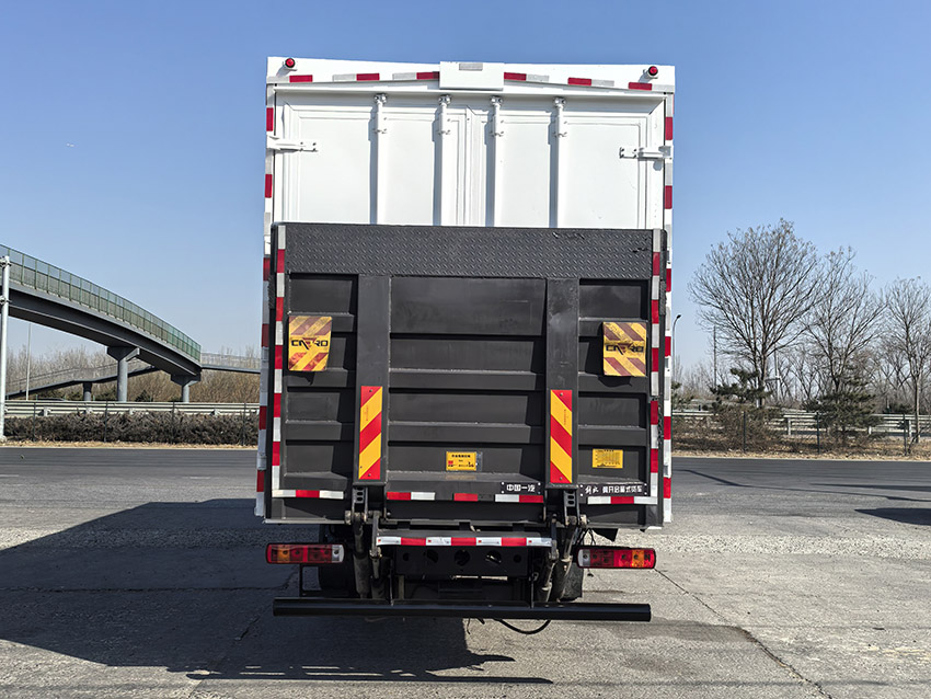 解放牌CA5181XYKP62K1L5A8E6翼開(kāi)啟廂式貨車公告圖片