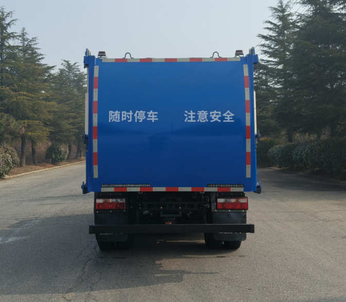 五征牌WZK5110ZZZW68BEV纯电动自装卸式垃圾车公告图片