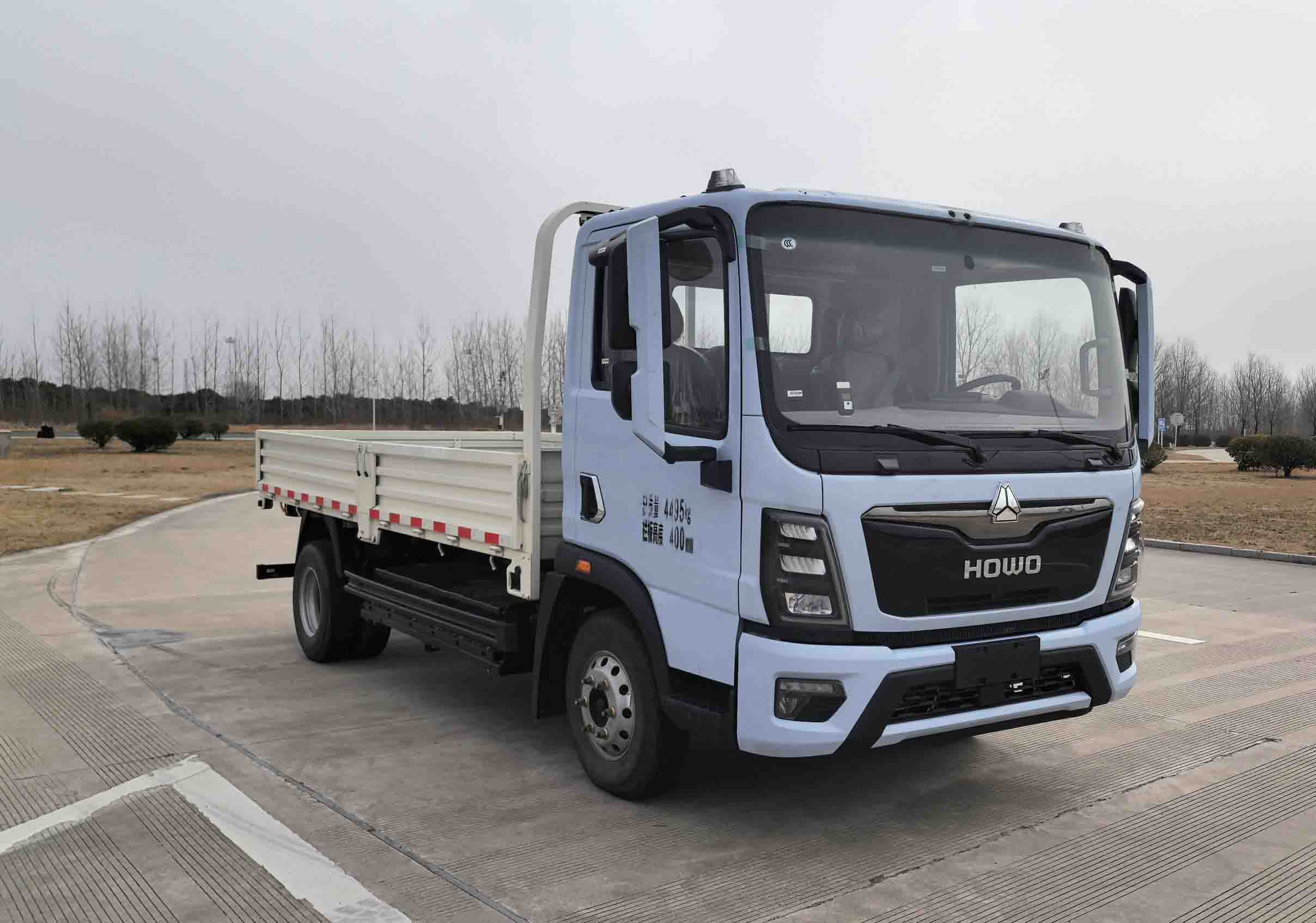 ZZ1047K3414Z145BEVF1 豪沃牌231马力单桥纯电动4.2米纯电动栏板式货车图片