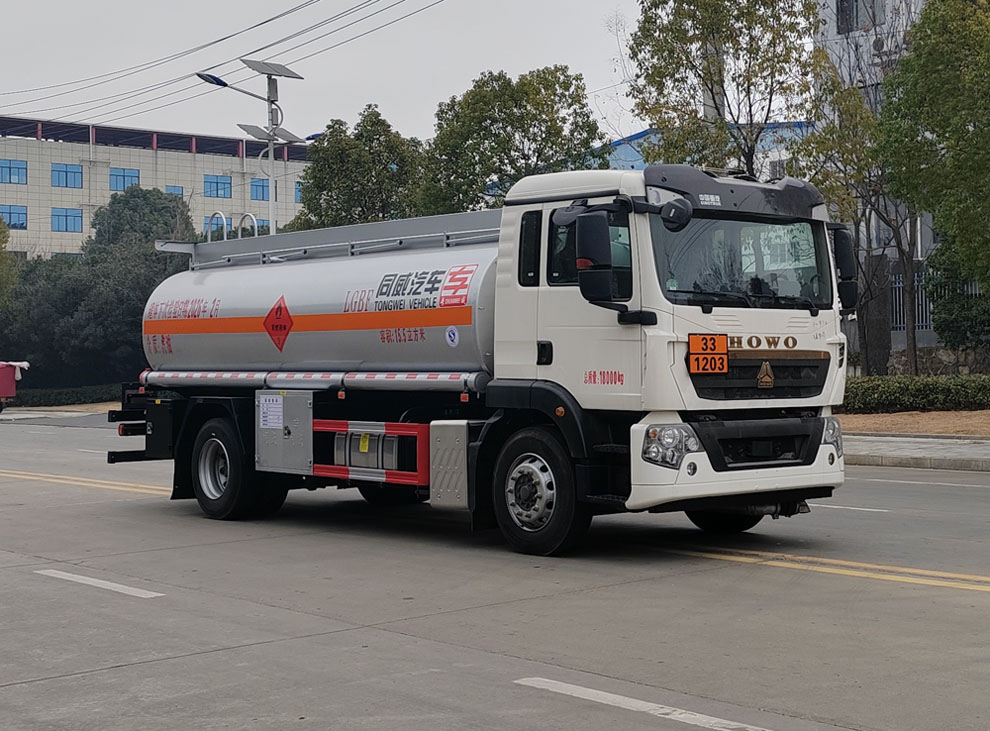 专威牌HTW5180GYYZQ6运油车