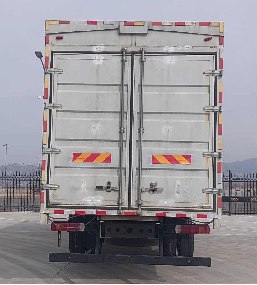 福田牌BJ5186XYK-02翼開啟廂式貨車公告圖片