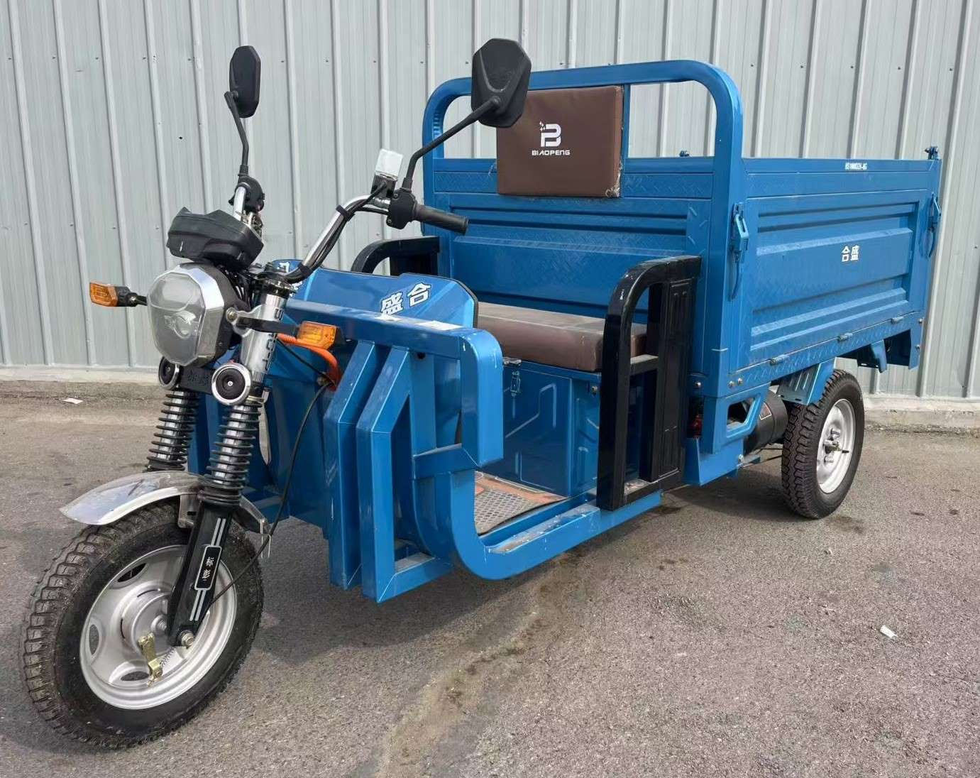 电动正三轮摩托车