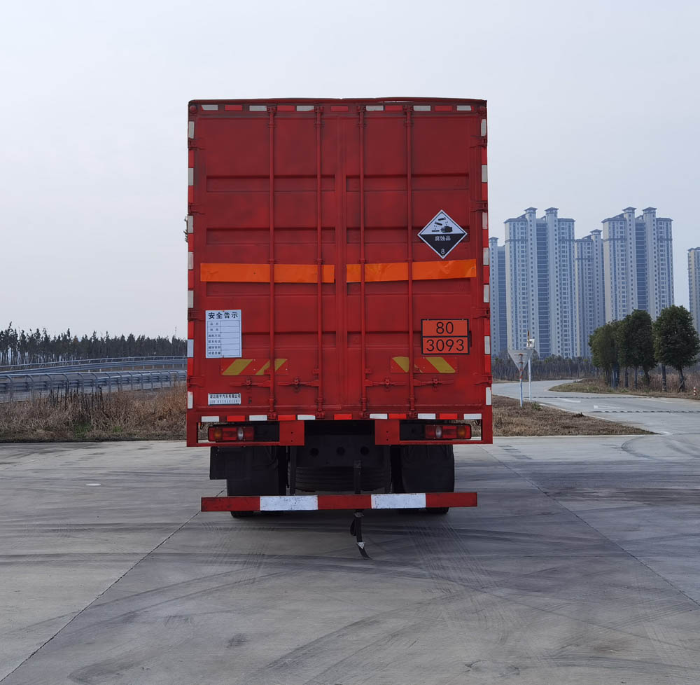 东驹牌LDW5183XFW6D腐蚀性物品厢式运输车公告图片