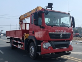 随车起重运输车