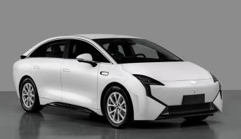 云度牌YDE7000BEV5C型纯电动轿车