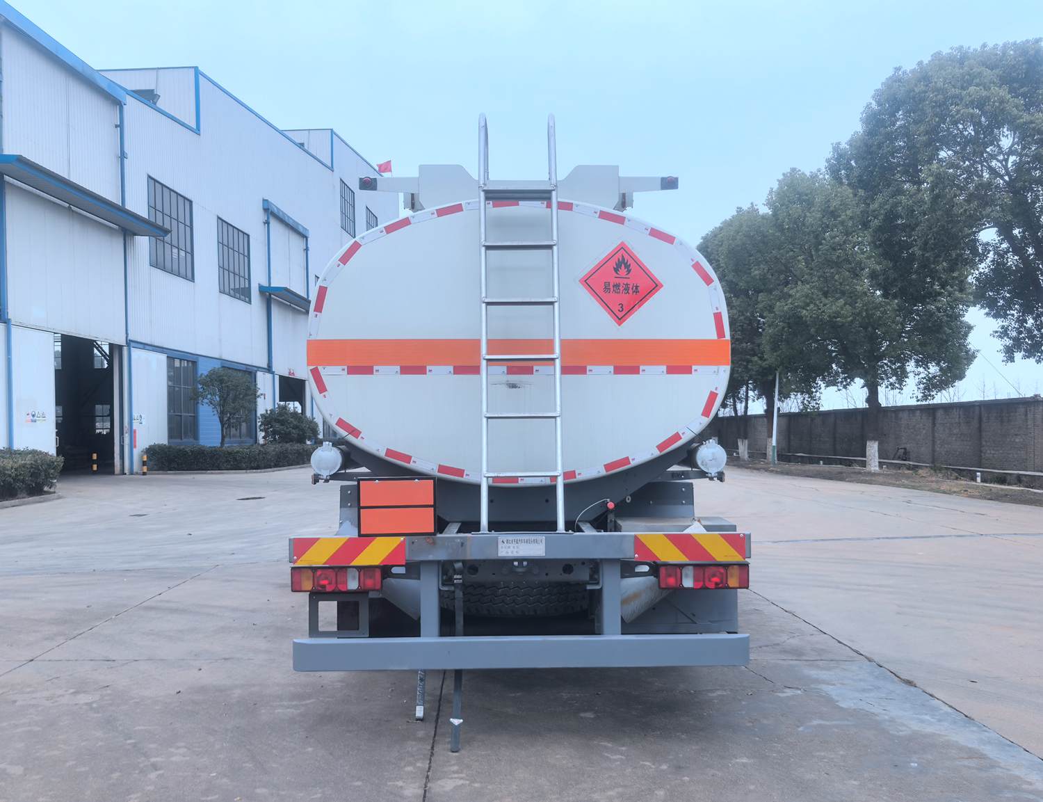 齐星牌QXC5326GRYZ6Y易燃液体罐式运输车公告图片