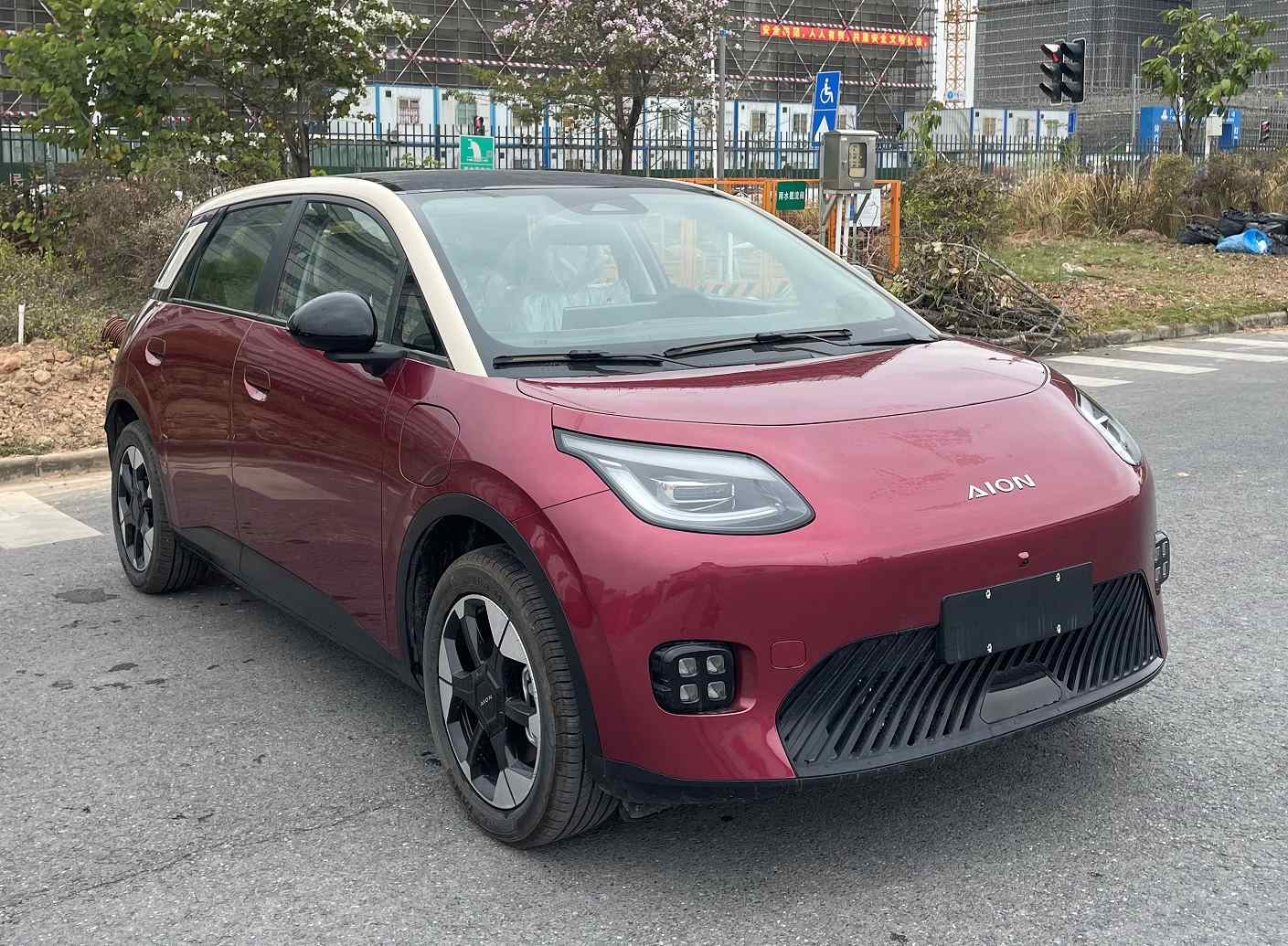 埃安牌AHC7000BEVL0H型纯电动轿车