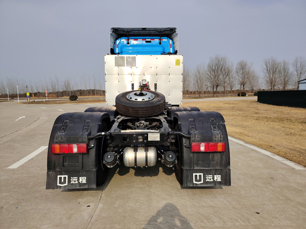 HN4250MX45C9SHEVY 远程牌351马力后双桥,后八轮甲醇/电混合动力国六甲醇插电式增程混合动力半挂牵引车图片