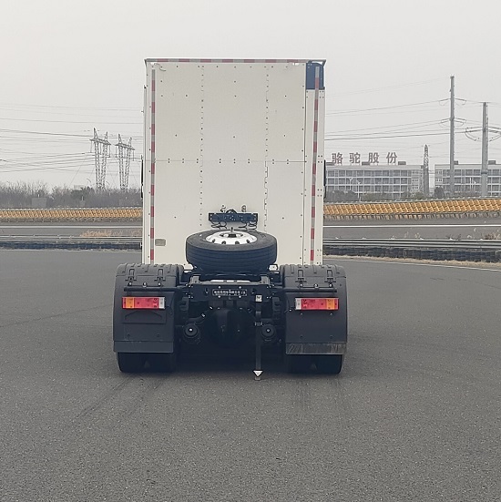 EQ4250GFCEV7 东风牌612马力后双桥,后八轮氢气燃料电池半挂牵引车图片