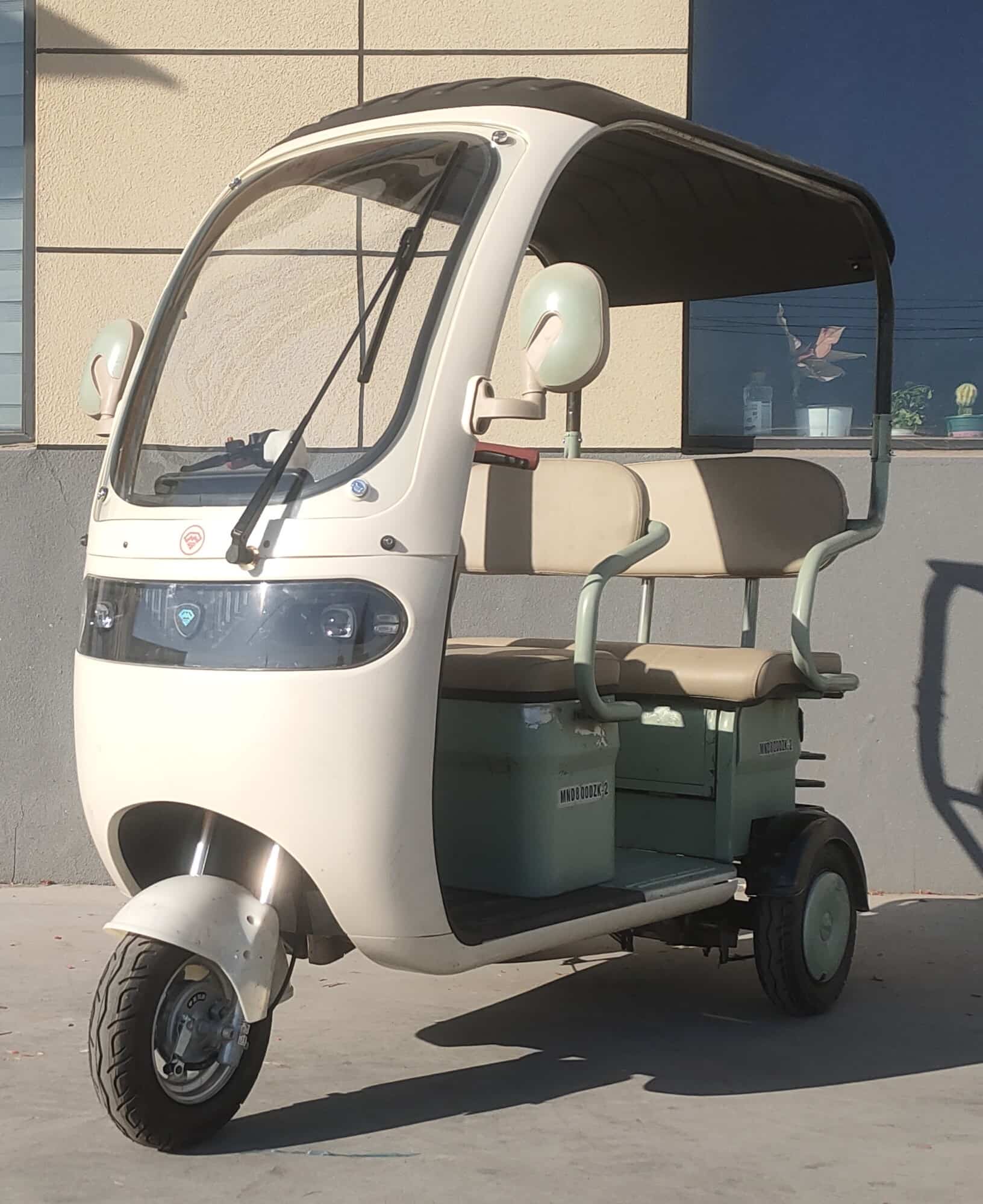 电动正三轮摩托车