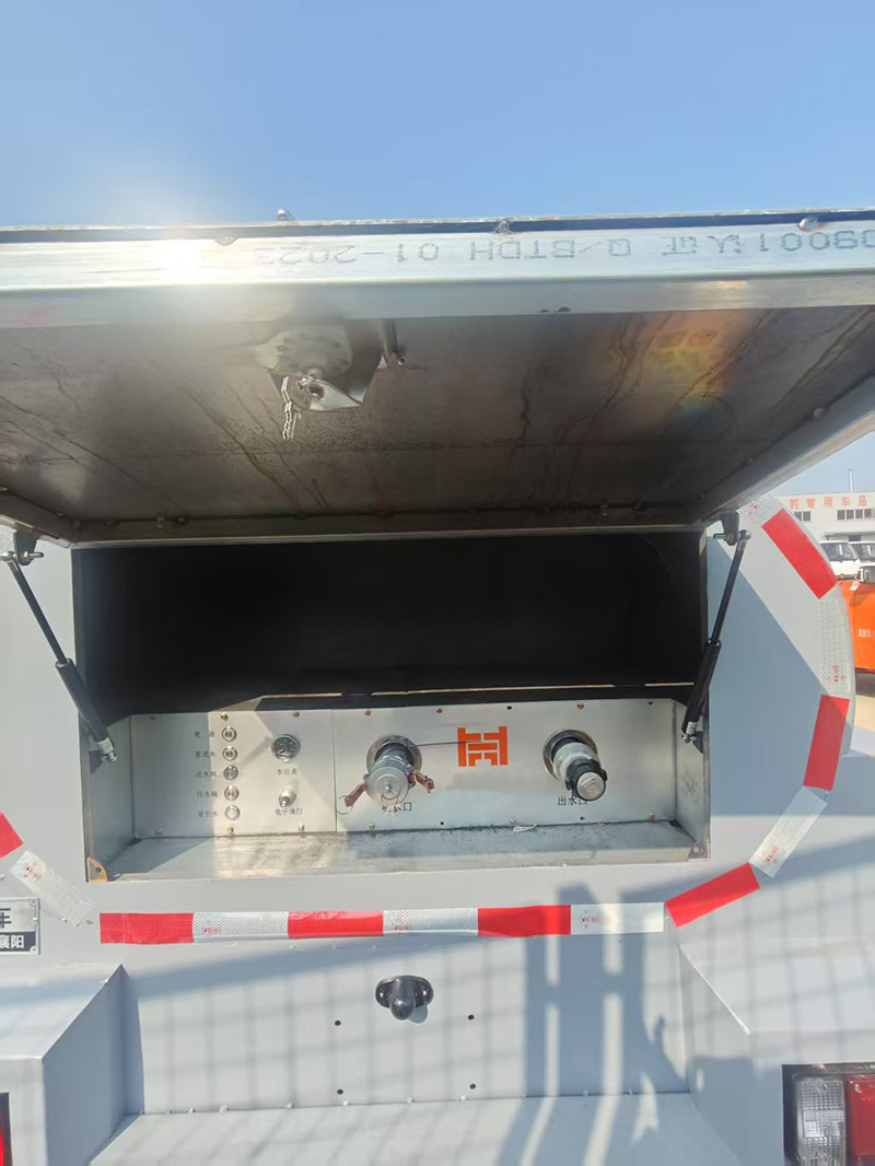 襄鑫鼎牌XDV5033GSSQ6洒水车公告图片